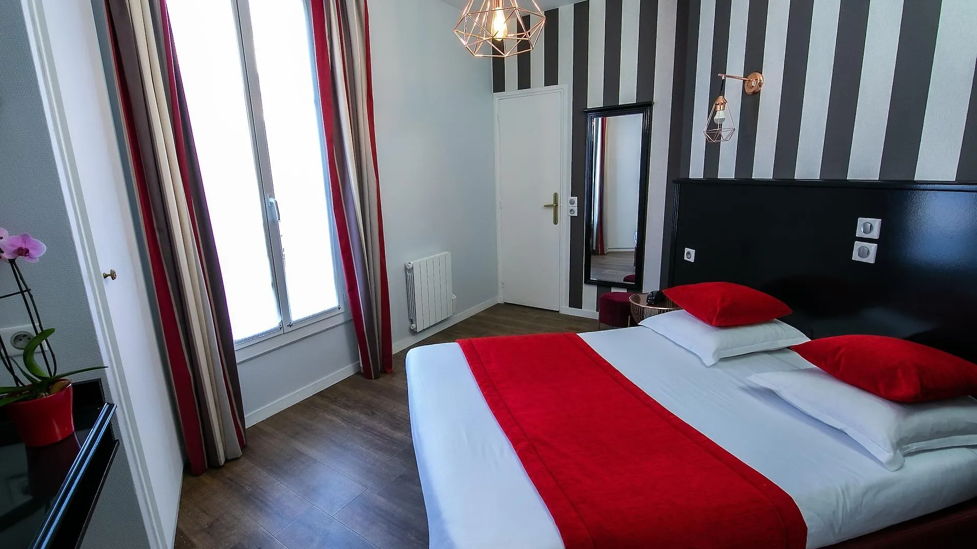 Eiffel Villa Garibaldi Paris