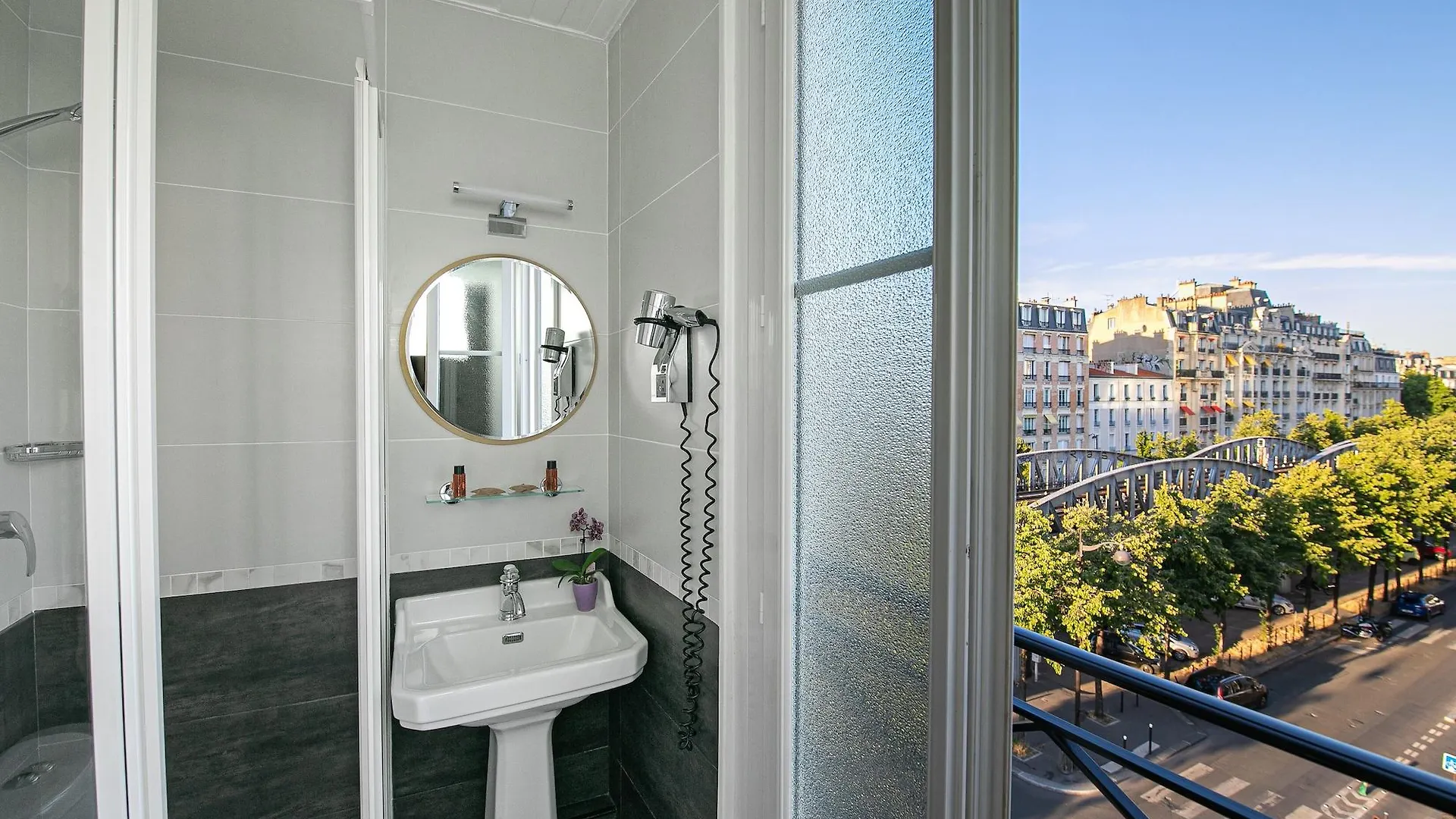 Eiffel Villa Garibaldi Paris Hotel