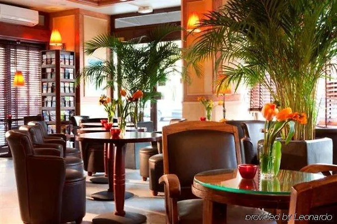 *** Hotel Eiffel Villa Garibaldi Paris France