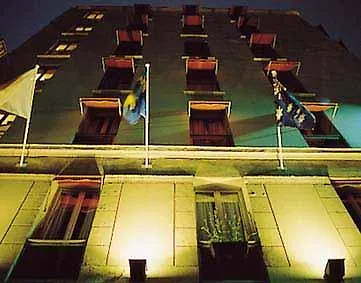 *** Hotel Eiffel Villa Garibaldi Paris France